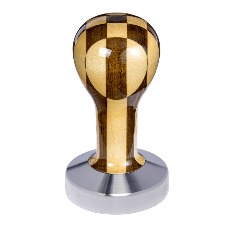 Buna café tamper, šachovnice, lak, 58.55 mm, nerez mat, plochý Buna café tamper, šachovnice, lak, 58.55 mm, nerez mat, plochý